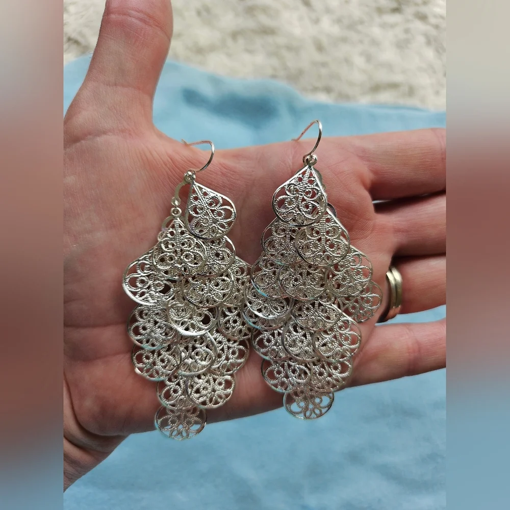 Avon Filigree Chandelier Pierced Earrings, Silvertone, NIB - Picture 2 of 11